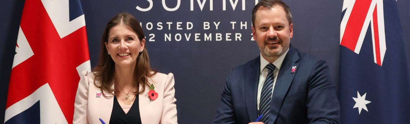 Minister for Industry and Science signing the statement with the UK Secretary of State for Science, Innovation and Technology
