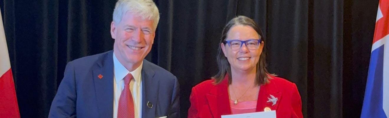Photo of Minister for Resources and Northern Australia Madeleine King and Minister for Resources and Energy, Tim Hodgson holding signed copies of the declaration.