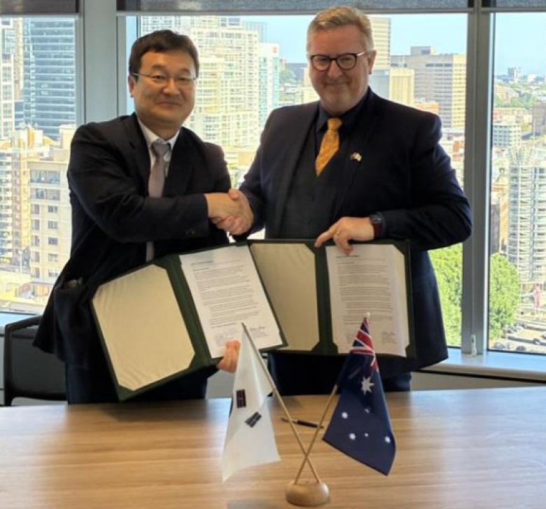 Republic of Korea Head of Delegation, Mr Hwang Sunghoon, Director General for International Cooperation, Ministry of Science and ICT (MSIT) and Australia Head of Delegation Mr Dom English, Head of Secretariat, SERD.