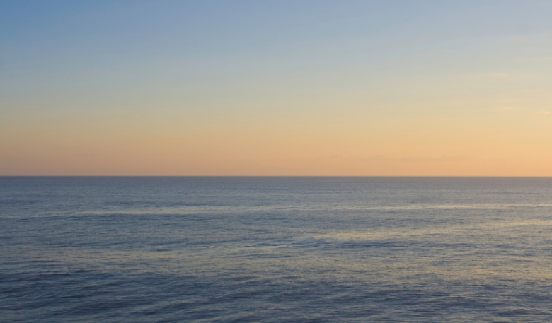Image of the horizon at sea during sunset.