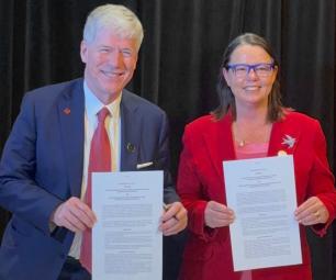 Photo of Minister for Resources and Northern Australia Madeleine King and Minister for Resources and Energy, Tim Hodgson holding signed copies of the declaration.