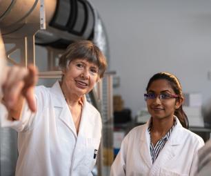 Distinguished Professor Lidia Morawska received the 2025 Prime Minister’s Prize for Science. 