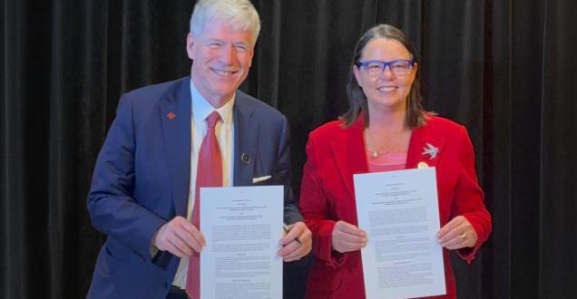 Photo of Minister for Resources and Northern Australia Madeleine King and Minister for Resources and Energy, Tim Hodgson holding signed copies of the declaration.