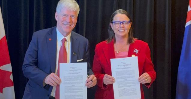 Photo of Minister for Resources and Northern Australia Madeleine King and Minister for Resources and Energy, Tim Hodgson holding signed copies of the declaration.