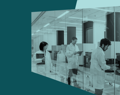 Scientists working in lab 
